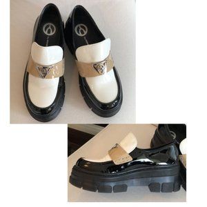 BROWN’S SHOES THE WISHBONE COLLECTION PATENT LOAFERS - SIZE 5 1/2